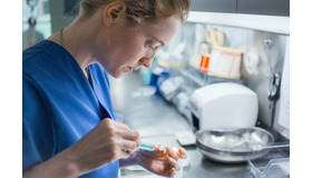 『ナースコール』© 2025 Zodiac Pictures Ltd / MMC Zodiac GmbH