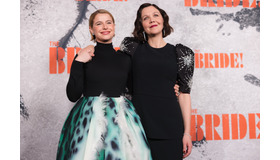 マギー・ギレンホール監督＆ジェシー・バックリー『ザ・ブライド！』©2026 Warner Bros. Entertainment Inc. All Rights Reserved.