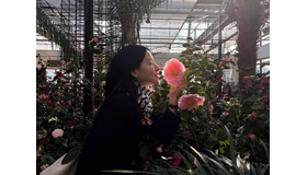 女優イ・ヨンエ、椿の庭園でエレガントさ全開！まるで“絵画のような”近況写真【PHOTO】