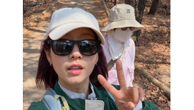 育児から解放されたパク・シネの近況。元気に登山中の姿に“ほっこり”【PHOTO】