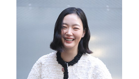 まるで映画のワンシーン…女優キム・ゴウンが最新ビジュアルの撮影で見せた、魅惑的な眼差し【PHOTO】