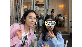 ハン・ヘジン、愛娘とのんびりカフェデート！仲良し母娘の姿に“ほっこり”【PHOTO】