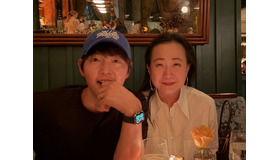 “次回作の相談？” ソン・ジュンギ、『Pachinko パチンコ』原作者と米国で親交を深めた！【PHOTO】