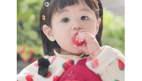 「ママにそっくり」シム・ヒョンタクの愛息子ハルくん、おかっぱ頭で可愛い“いちご王子”に！