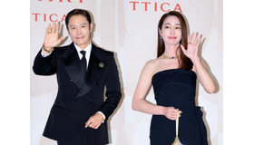 イ・ビョンホン＆イ・ミンジョン夫妻、夫婦揃って公の場に！洗練された黒のペアルックを披露【PHOTO】