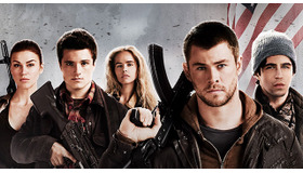 『レッド・ドーン』-(C) 2012 UNITED ARTISTS PRODUCTION FINANCE LLC. ALL RIGHTS RESERVED. RED DAWN IS A TRADEMARK OF METRO-GOLDWYN-MAYER-STUDIOS INC.AND USED WITH PERMISSION.ALL RIGHTS RESERVED.