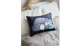 【WEB限定】＜ルシファー＞モチモチクッション 4,400円（税込）