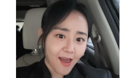 希少疾患を乗り越えた“元祖国民の妹”ムン・グニョン、スタイリッシュな装いで授賞式に出席【PHOTO】