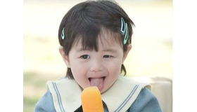 “モグモグ顔“が可愛いすぎる♥シム・ヒョンタクの愛息ハルくん、生れて初めてのアイスクリームを食べた反応は…