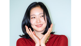『トッケビ』女優キム・ゴウンがコレクションショーに登場！鮮やかな真っ赤なワンピースで視線を強奪【PHOTO】
