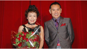 『エディット・ピアフ 〜愛の讃歌〜』の公開を記念してゲストとして劇場に来場した加藤登紀子と片岡鶴太郎