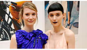 ミア・ワシコウスカ＆ルーニー・マーラ-(C) Getty Images