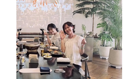 ソン・イェジン、新作ドラマの関係者らとの食事会の様子を公開！瑞々しいボブヘアに視線釘付け【PHOTO】