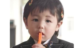 シム・ヒョンタクの愛息ハルくん、乗馬服姿で“赤ちゃん騎手”に変身！溢れるファンサービスも