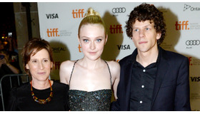 ダコタ・ファニング＆ジェシー・アイゼンバーグ＆ケリー・ライヒャルト（監督）／『Night Moves』 in 第38回トロント国際映画祭 -(C) Getty Images