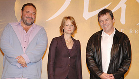 『ブレイブ ワン』来日記者会見。右からニール・ジョーダン監督、ジョディ・フォスター、プロデューサーのジョエル・シルバー