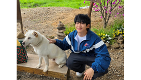 「どっちがワンちゃん？」チョン・ヘインの癒やしパワー全開なオフショットにファン悶絶！【写真】