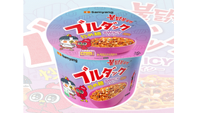 「ブルダック炒め麺」シリーズ最新フレーバー「スワイシーブルダック炒め麺 BIGカップ」を8月18日ファミリーマートにて日本最速先行発売！