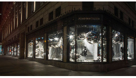 ディオール13-14AWコレクションの世界観が表現されたサックスフィフスアベニューのショーウインドー