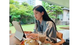 女優ペ・スジが東京で“のんびり”。公園やカフェで過ごす飾らない姿が「癒される」と反響！