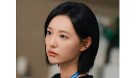 美しき「狂犬」誕生…！女優キム・ジウォン、漆黒の眼光で魅せる“冷徹ドクター”スチール初公開【写真】