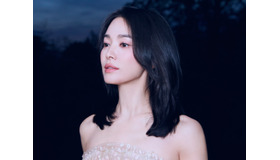 「ルーヴルに飾るべき」女優ソン・ヘギョ、彫刻も嫉妬する“CG級”の女神ビジュアル【写真】