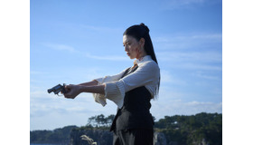 韓国映画デビューの女優・三吉彩花、衝撃の“血まみれ姿”を公開！『タチャ』で魅せるドーパミン全開カット