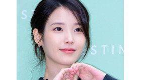 IU、本日“デビュー18周年”！国民的歌姫がファンと紡いだ「音楽の魔法」