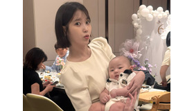 「素敵なママになりそう」赤ちゃんを抱きしめるIUが魅せた溢れ出る“母性”にキュン【写真】