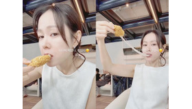 女優ソン・イェジン、豪快にチーズを頬張るお茶目な“モッパン”姿にギャップ萌え！【写真】