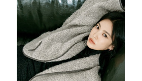 女優ソン・ヘギョ、歳月を感じさせない秋の美貌で魅了「唯一無二の優雅さ」にため息【写真】