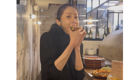 “健康不安説”をはねのけ、豪快なピザモッパン！女優コ・ヒョンジョンがお茶目な近況を届ける【写真】