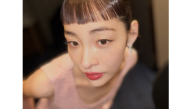 釜山国際映画祭開幕式で単独司会を務めた女優キム・ミンハ、“17kg減量”の輝く美貌を披露【写真】