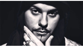 劇中音楽を担当するエドゥアルド・クルス