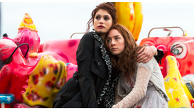 シアーシャ・ローナン＆ジェマ・アータートン／『ビザンチウム』 -(C) Parallel Films (Byzantium) Limited / Number 9 Films (Byzantium) Limited 2012, All Rights Reserved.