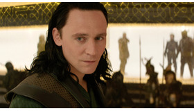 トム・ヒドルストン／『マイティ・ソー／ダーク・ワールド』 -（C）2013 MVLFFLLC. TM ＆ （C） 2013 Marvel. All Rights Reserved.