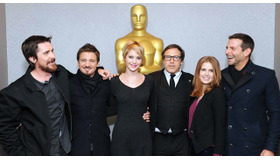 『アメリカン・ハッスル』キャストたち（クリスチャン・ベイル＆ブラッドリー・クーパー＆ジェニファー・ローレンス＆エイミー・アダムス＆ジェレミー・レナー＆デヴィッド・O・ラッセル監督）