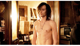 トム・ヒドルストン／『オンリー・ラヴァーズ・レフト・アライヴ』-(C) 2013 Wrongway Inc., Recorded Picture Company Ltd., Pandora Film, Le Pacte ＆Faliro House Productions Ltd. All Rights Reserved.