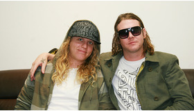 『サーフズ・アップ』のサントラに参加したダーディ・ヘッズの（左から）ダスティンとジャレッド