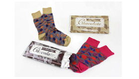 ISSEY MIYAKE MENのバレンタイン限定ラッピング。2010年からスタートし好評を得た限定ラッピングが今年も登場。まるで本物のチョコレートのよう。