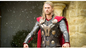 『マイティ・ソー／ダーク・ワールド』 -(C) 2013 MVLFFLLC. TM ＆ (C) 2013 Marvel. All Rights Reserved.