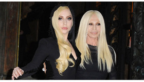 レディー・ガガ＆ドナテッラ・ヴェルサーチ(-(C) Getty Images