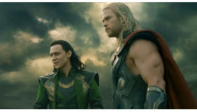 『マイティ・ソー／ダーク・ワールド』 -(C) 2013 MVLFFLLC. TM ＆ (C) 2013 Marvel. All Rights Reserved.