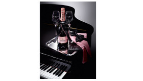 1月24日（金）より「モエ ロゼ ブラックタイ コレクション」を全国にて数量限定で発売。今回のコレクションは、”ブラックタイ”をテーマに、愛する人々を結びつける、かげがえのない絆を表現している。