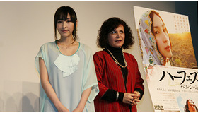 『ハーフェズ　ペルシャの詩（うた）』初日舞台挨拶にて（左から）麻生久美子、ショーレ・ゴルパリアン