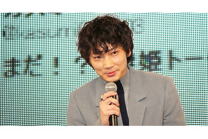 綾野剛、ニコ生イベントで痛恨の“トイレ中座”！「トイレに剛（ゴー）」と総ツッコミ 画像