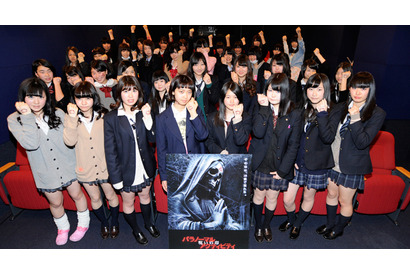 【特別映像】女子高生に“最恐”映画を見せてみた…暗視カメラで追う 画像