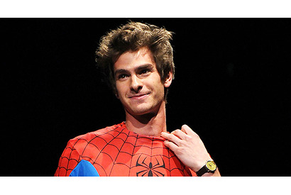 アンドリュー・ガーフィールド、スパイダーマンの衣装を盗む 画像