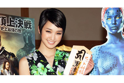 剛力彩芽、“7:3分け”でヒット祈願！　日本版吹替え務める『X-MEN』最新作 画像