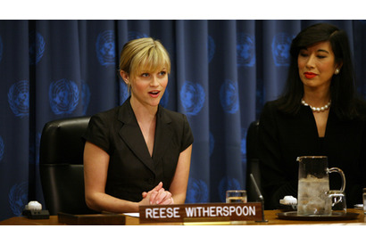 リース・ウィザースプーンが女性に対する暴力反対キャンペーンを支援 画像